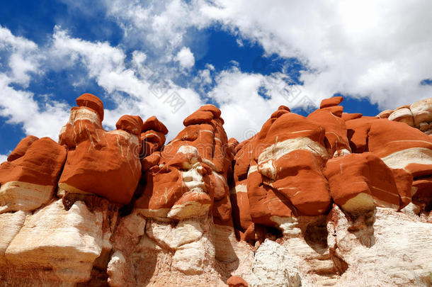 亚利桑那州霍皮<strong>保留</strong>区蓝色峡谷砂岩地层的惊人颜色和形状