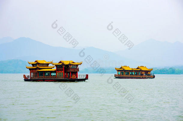 杭州西湖上的船
