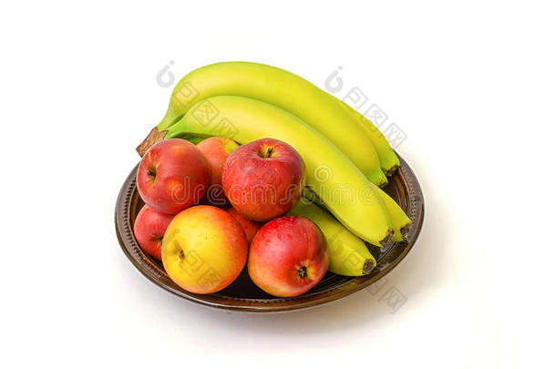 白底菜上的香蕉和苹果