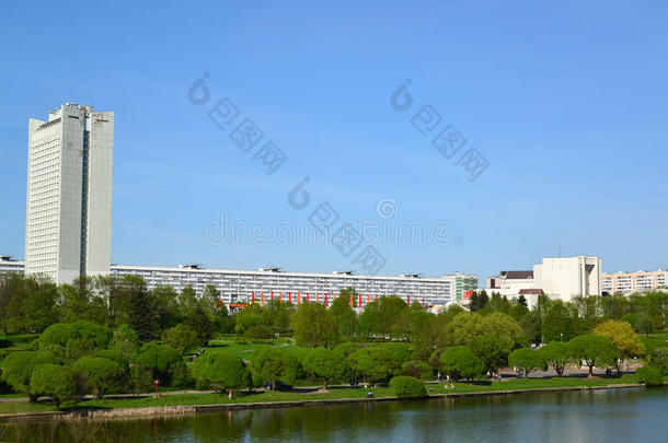 俄罗斯泽勒诺格勒的大城市池塘和胜利公园