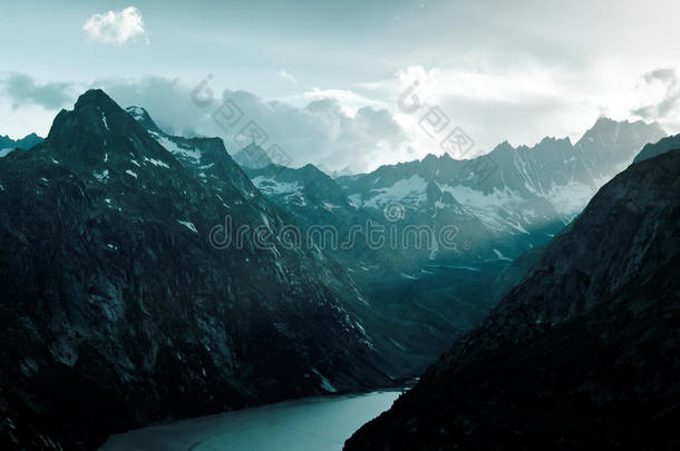 瑞士阿尔卑斯山的格里姆塞帕斯和格里姆塞湖