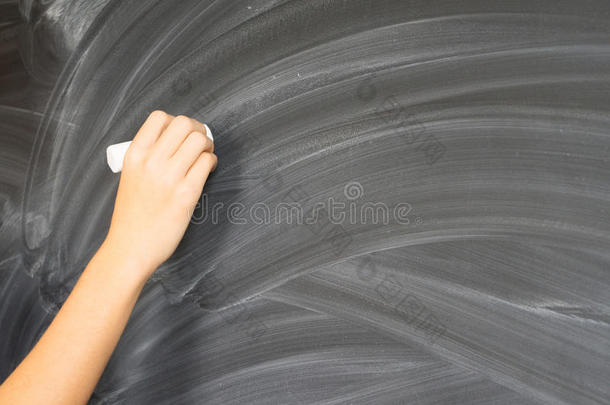 手在黑板上写字