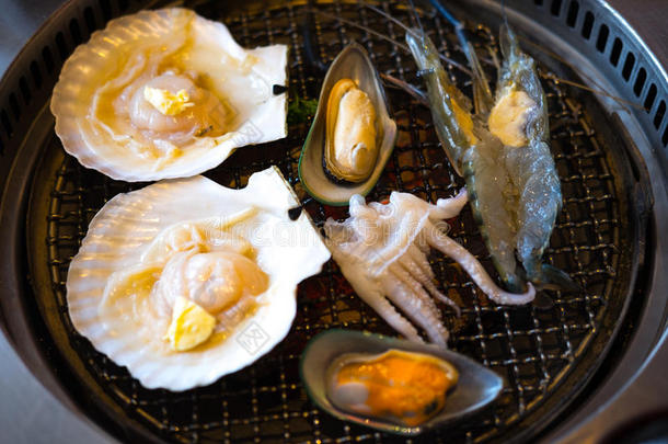 烤海鲜配虾，鱿鱼，扇贝