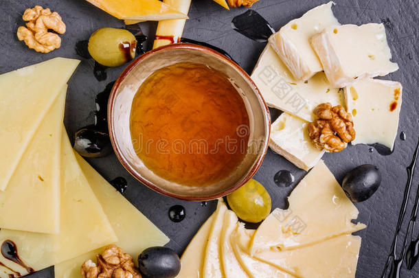 奶酪<strong>拼盘</strong>，<strong>小吃</strong>和蜂蜜，水平