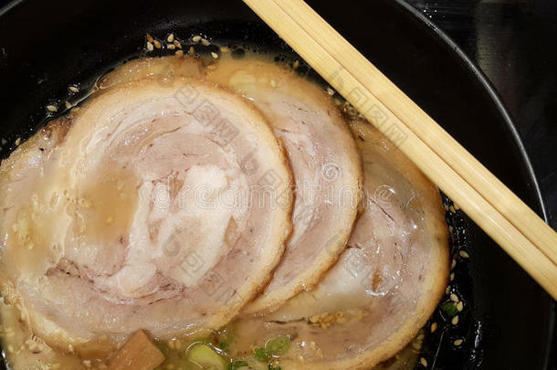 日本拉面中的恰恰猪肉