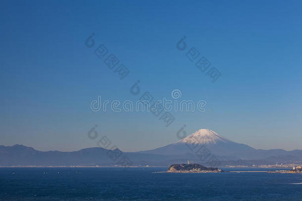 和亚洲秋天背景海湾