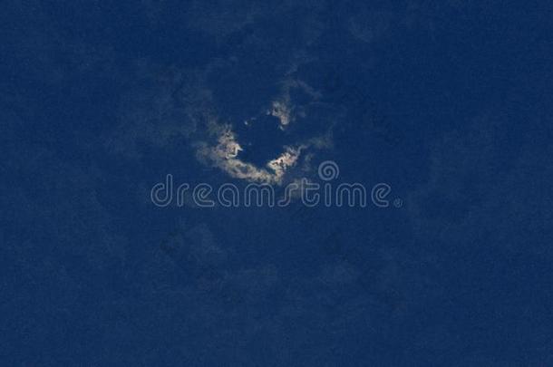 月光下的云