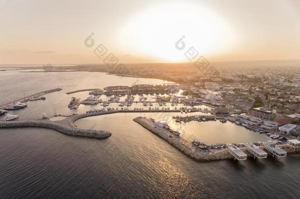 塞浦路斯利马索尔旧港的鸟瞰图