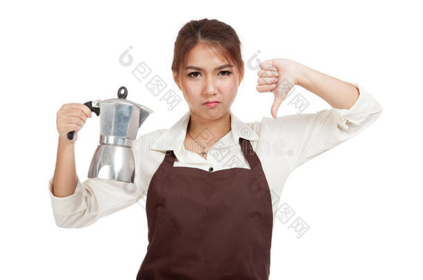 亚洲咖啡师女孩对咖啡咖啡莫卡壶