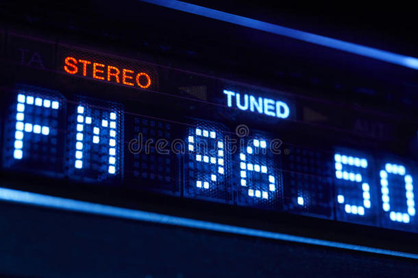 调频调谐器无线电显示器。 立体声数字频率站调谐