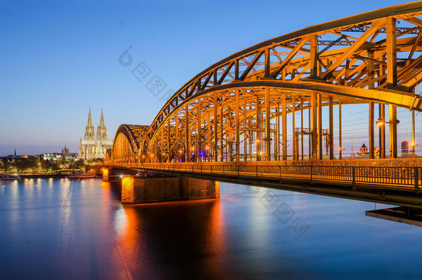 德国科隆科隆大教堂和霍亨佐勒恩桥