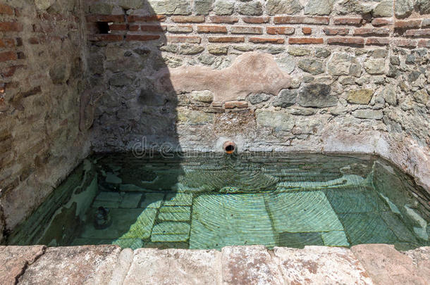 保加利亚希里亚镇<strong>迪奥</strong>克莱蒂诺波利斯热浴中的古游泳池