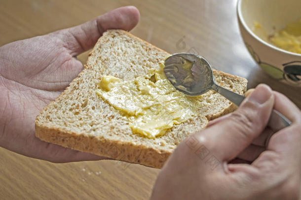 面包店面包早餐黄油涂黄油