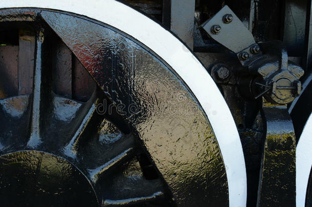 <strong>老式</strong>蒸汽<strong>火车</strong>发动机上车轮、索克斯、齿轮的裁剪视图