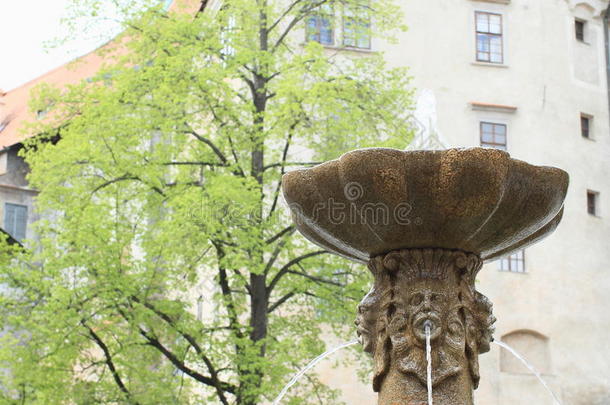 塞斯基克鲁洛夫城堡上的喷泉