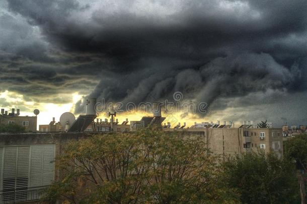 云<strong>赫兹</strong>利娅以色列中间的暴风雨