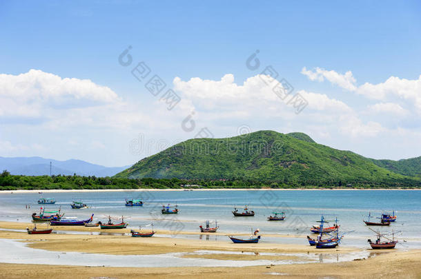 泰国普拉查普基里汗省的海滩和<strong>海潮</strong>。