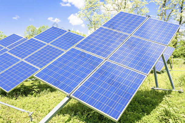绿色能源太阳能面板。