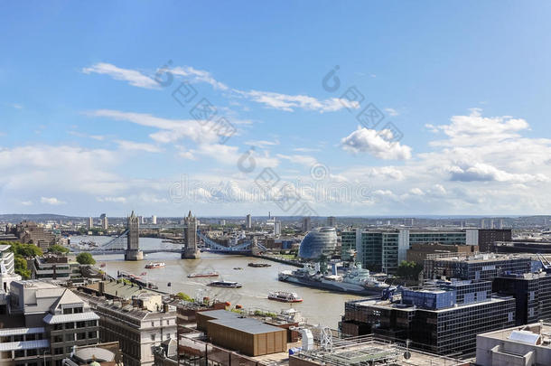 伦敦泰晤士河的鸟瞰图