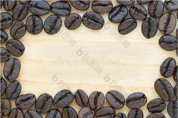 咖啡在灰色木制背景与复制空间设计的SI