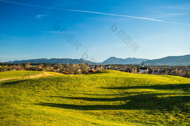 蓝天和<strong>青山</strong>与<strong>高山</strong>背景