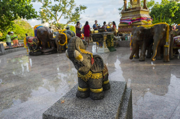 大象雕塑在寺庙或礼拜场所进行崇拜，泰式风格