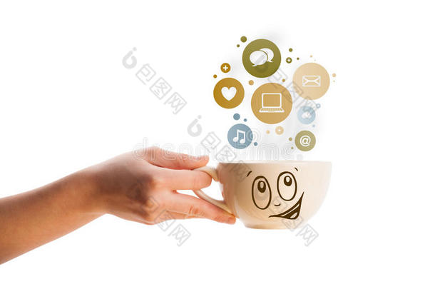 <strong>彩色泡泡</strong>中带有社交和媒体图标的咖啡杯