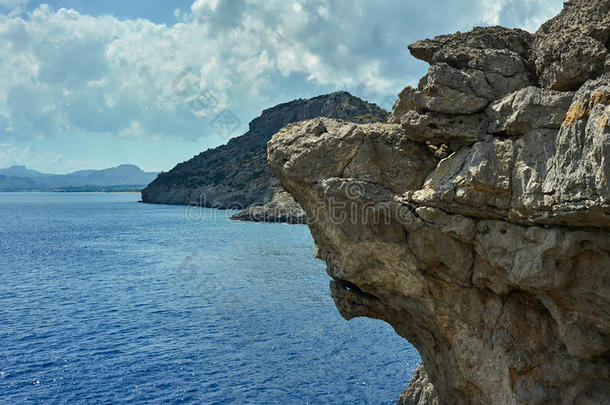 蓝色悬崖海岸边缘希腊