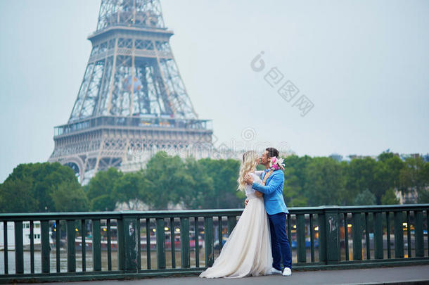 刚在法国巴黎结了婚