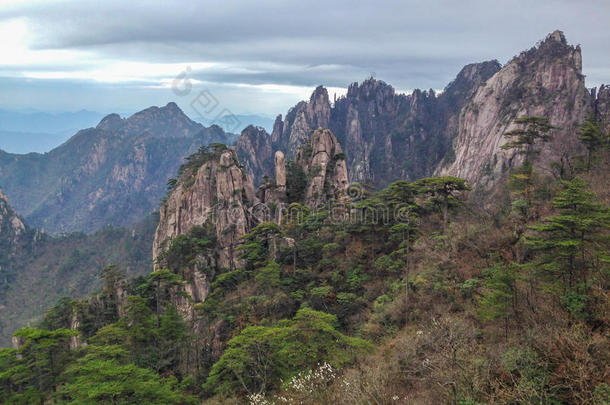 和安徽地区中国山白天