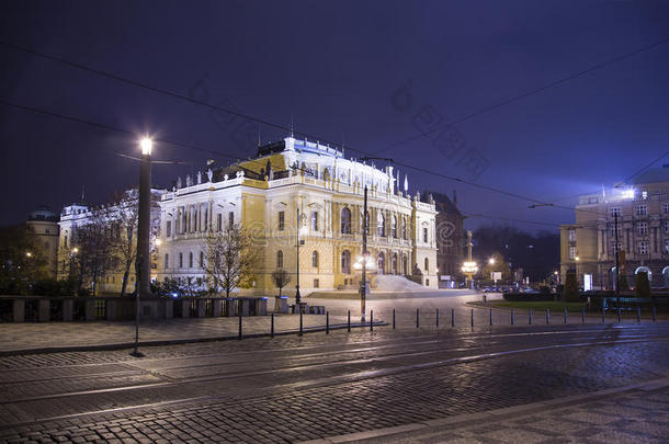 捷克共和国布拉格Jan Palach广场Rudolfiunum音乐厅的建筑（夜景）