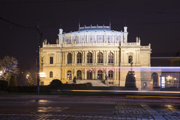 捷克共和国布拉格Jan Palach广场Rudolfiunum音乐厅的建筑（夜景）