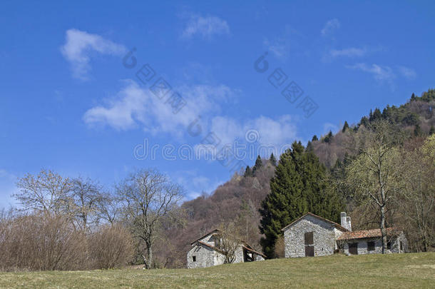 黑体字小屋意大利风景山