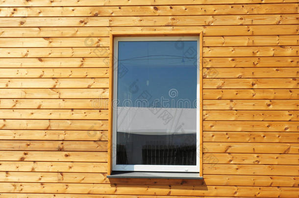 <strong>关闭</strong>塑料<strong>PVC</strong>窗在新的现代被动木屋