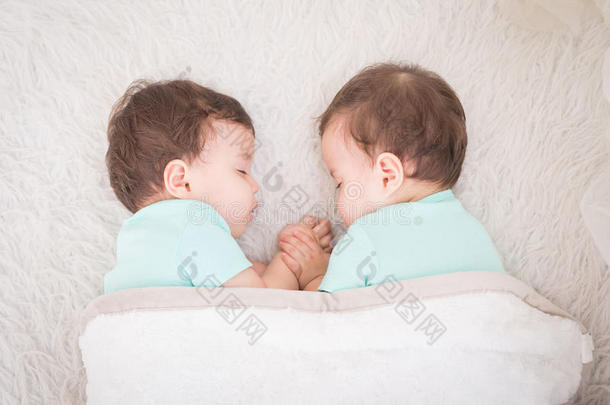 <strong>双胞胎宝宝</strong>在睡觉