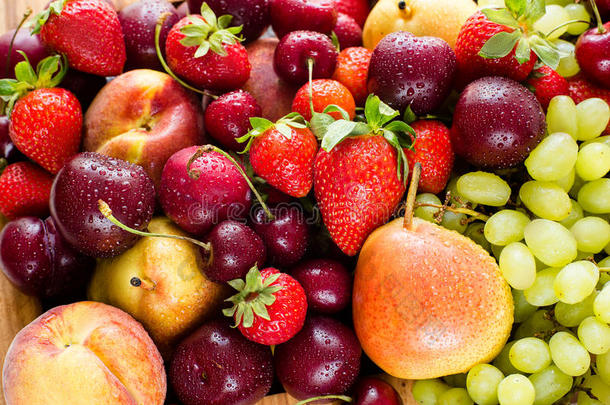 新鲜混合水果，浆果背景。 健康的饮食。 喜欢水果，饮食。