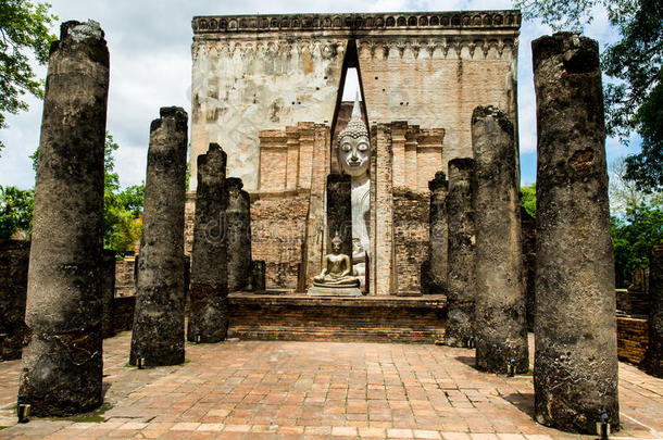 大佛在大佛在瓦斯里丘姆寺，寺庙在苏霍<strong>台历</strong>史公园