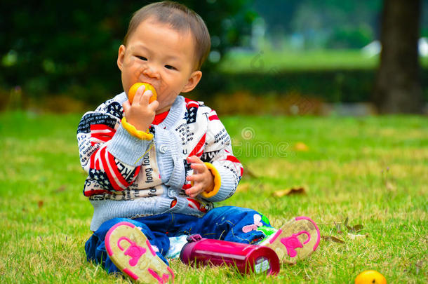 吃水果有利于宝宝的成长