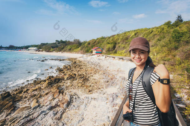 可爱的女人旅行者