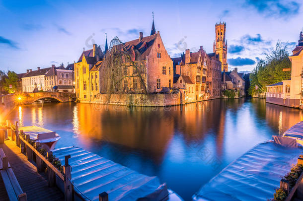 布鲁日，比利时，建筑和运河。