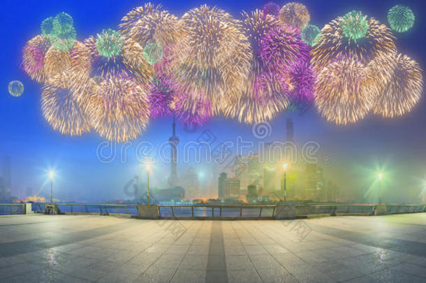 美丽的夜晚<strong>上海</strong>的城市景观与城市灯在黄浦江，<strong>上海</strong>，中国
