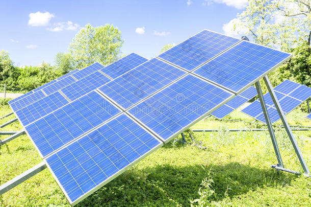 绿色能源太阳能面板。