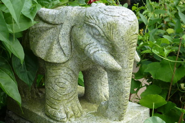 象石雕像