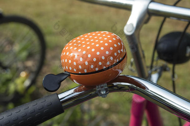 橙色自行车铃声的细节