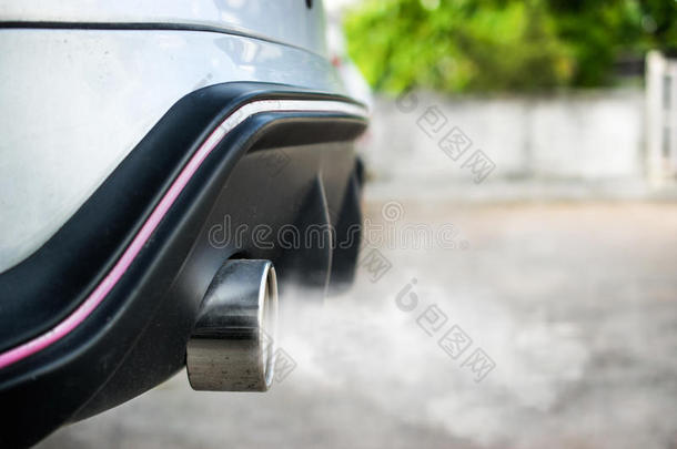 汽车尾气，汽车烟雾产生污染