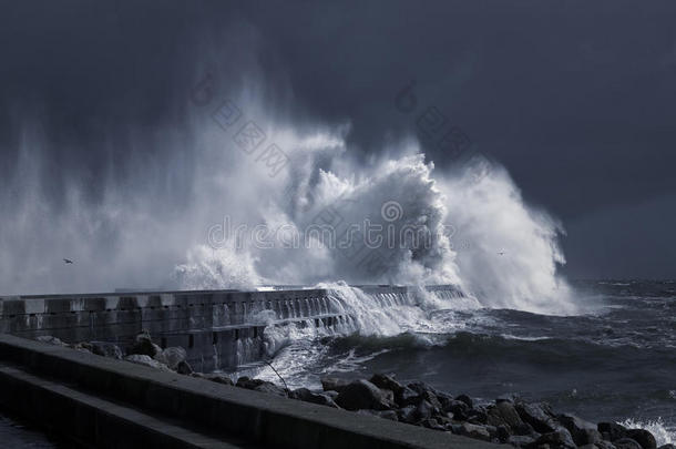 狂风暴雨