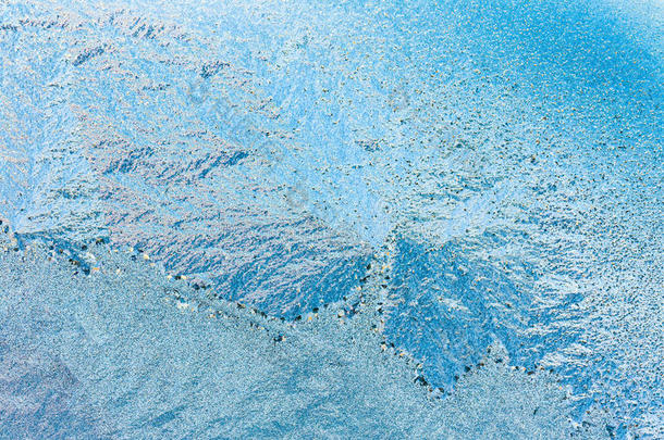 蓝色天然磨砂玻璃冰背景。 冬季圣诞节圣诞节