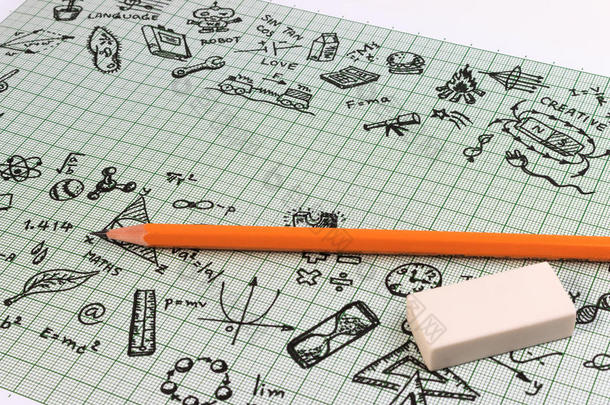 带有复制空间的笔记本上的教育草图设计。 教育概念思维涂鸦图标设置。
