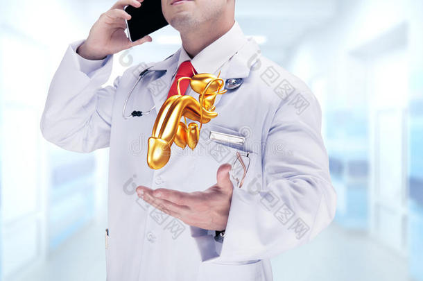 医生拿着金色的人体器官打电话