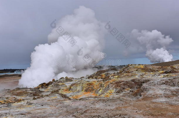 冰岛的Gunnuhver温泉和蒸汽通<strong>风口</strong>